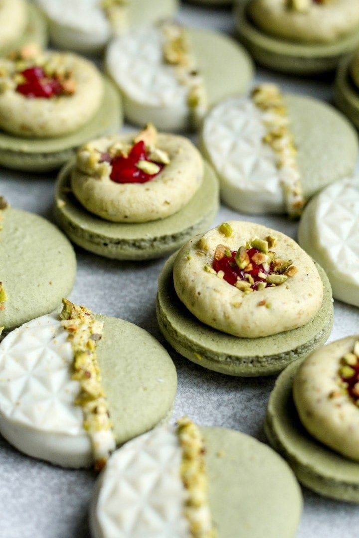 Macarons cu zmeură și fistic